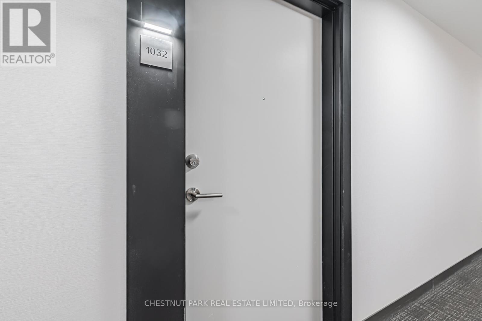 1032 - 2 David Eyer Road, Richmond Hill, Ontario  L4S 0N5 - Photo 2 - N12807526