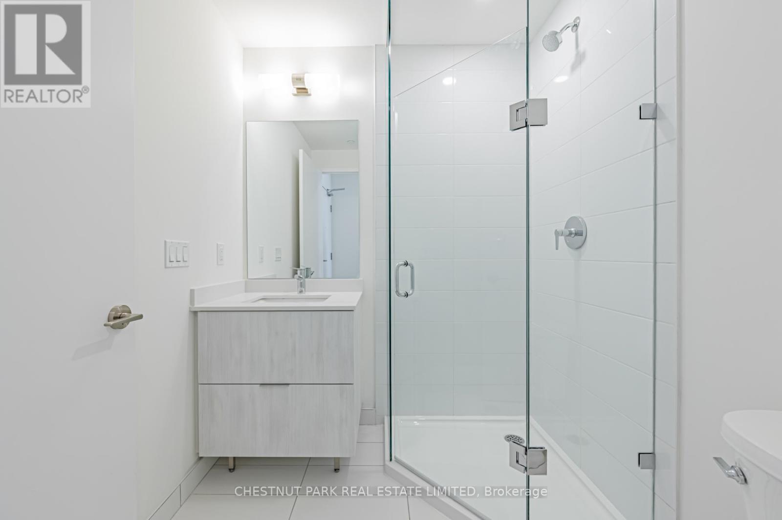 1032 - 2 David Eyer Road, Richmond Hill, Ontario  L4S 0N5 - Photo 3 - N12807526