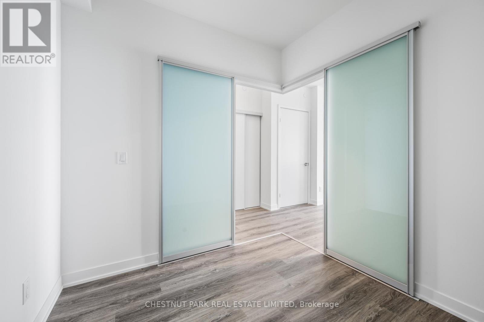 1032 - 2 David Eyer Road, Richmond Hill, Ontario  L4S 0N5 - Photo 4 - N12807526