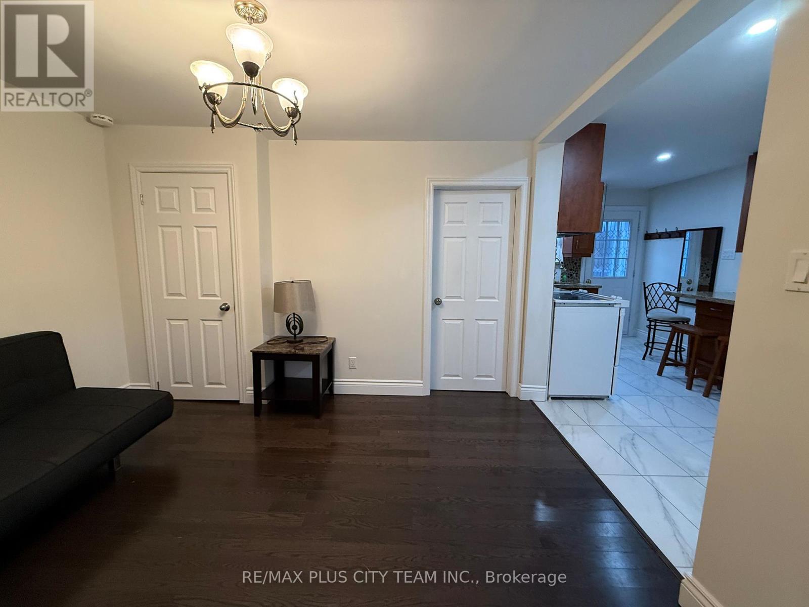 Main - 24 Poplar Avenue, Toronto, Ontario  M9B 3R2 - Photo 11 - W12811952