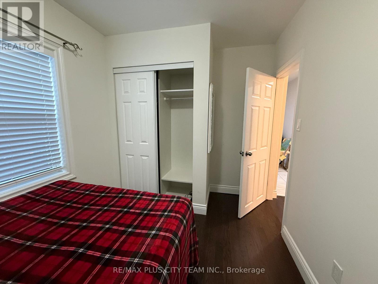 Main - 24 Poplar Avenue, Toronto, Ontario  M9B 3R2 - Photo 7 - W12811952