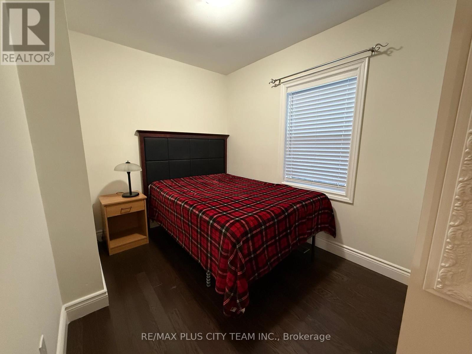 Main - 24 Poplar Avenue, Toronto, Ontario  M9B 3R2 - Photo 8 - W12811952