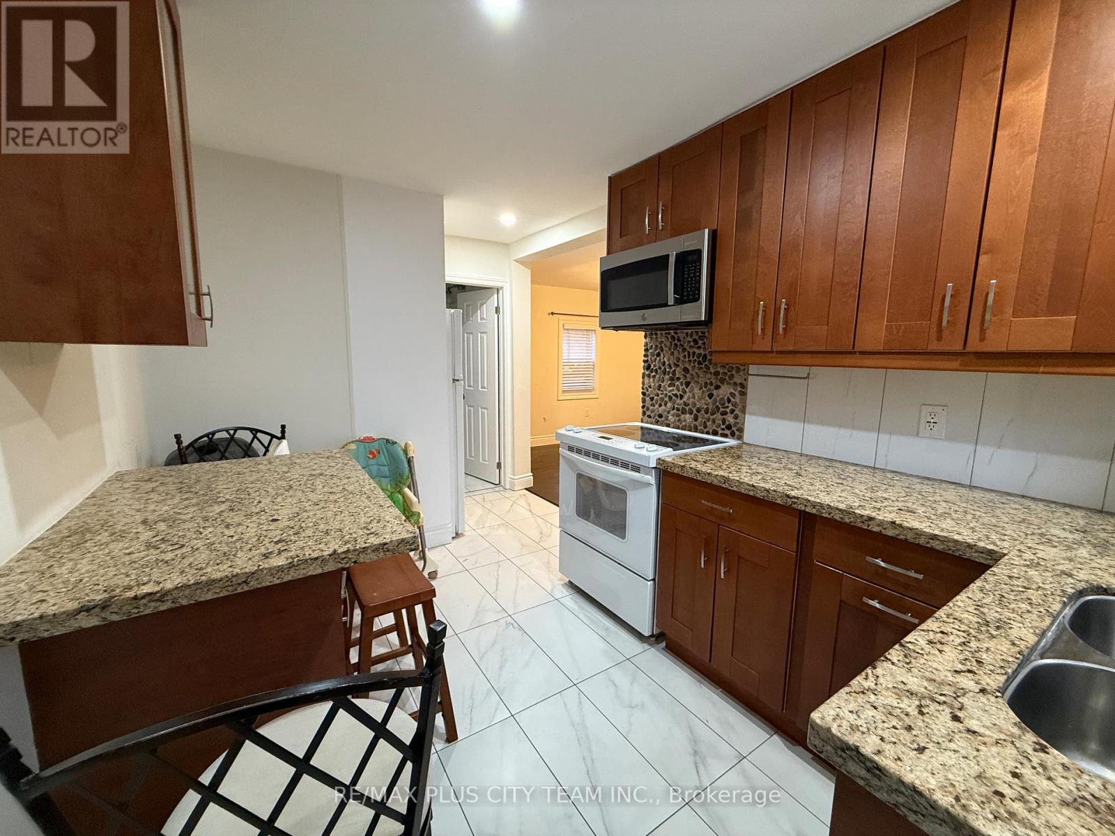 Main - 24 Poplar Avenue, Toronto, Ontario  M9B 3R2 - Photo 20 - W12811952