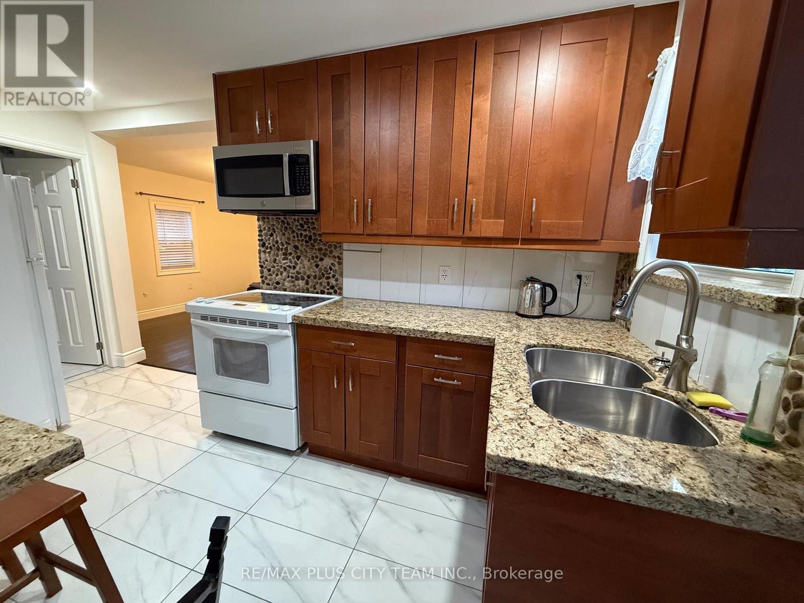 Main - 24 Poplar Avenue, Toronto, Ontario  M9B 3R2 - Photo 21 - W12811952