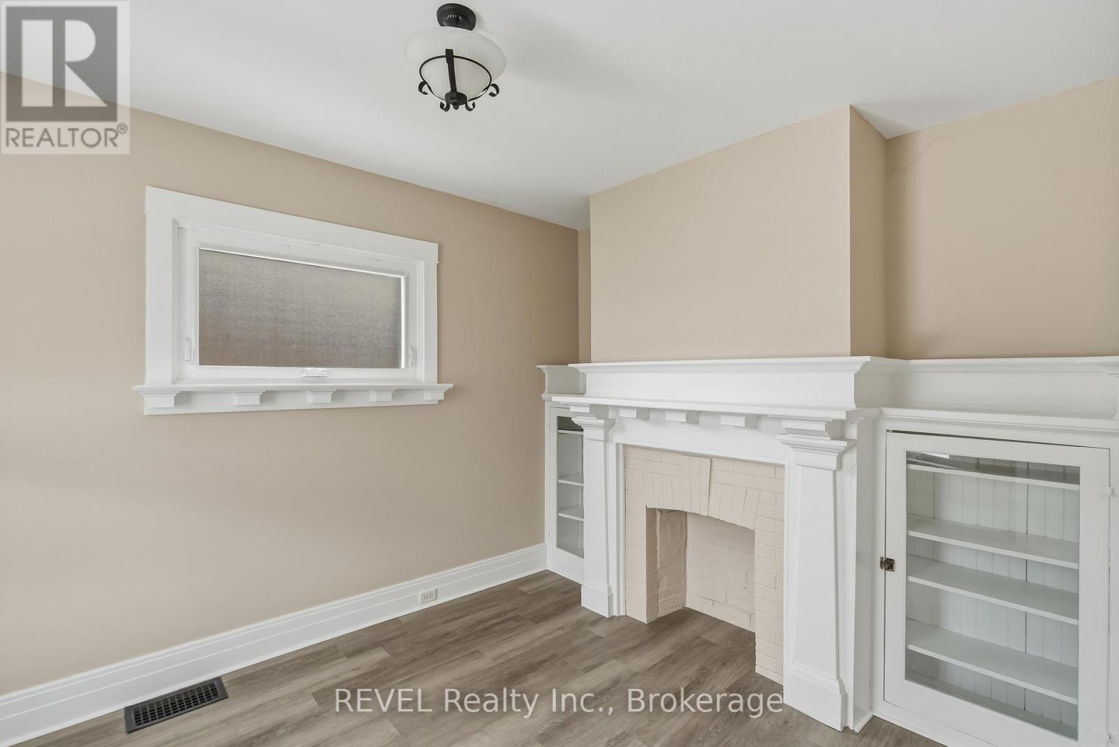 184 Queenston Street, St. Catharines (E. Chester), Ontario  L2R 2Z7 - Photo 2 - X12812742