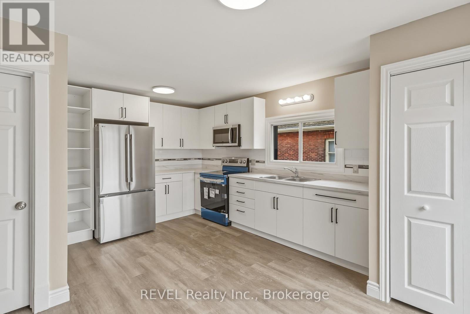 184 Queenston Street, St. Catharines (E. Chester), Ontario  L2R 2Z7 - Photo 3 - X12812742