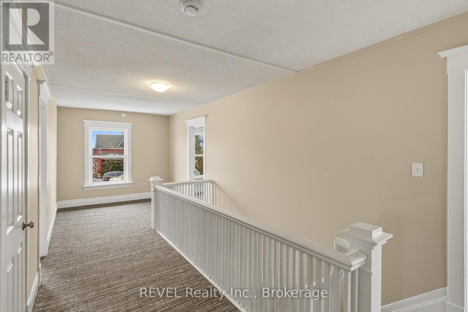 184 Queenston Street, St. Catharines (E. Chester), Ontario  L2R 2Z7 - Photo 5 - X12812742