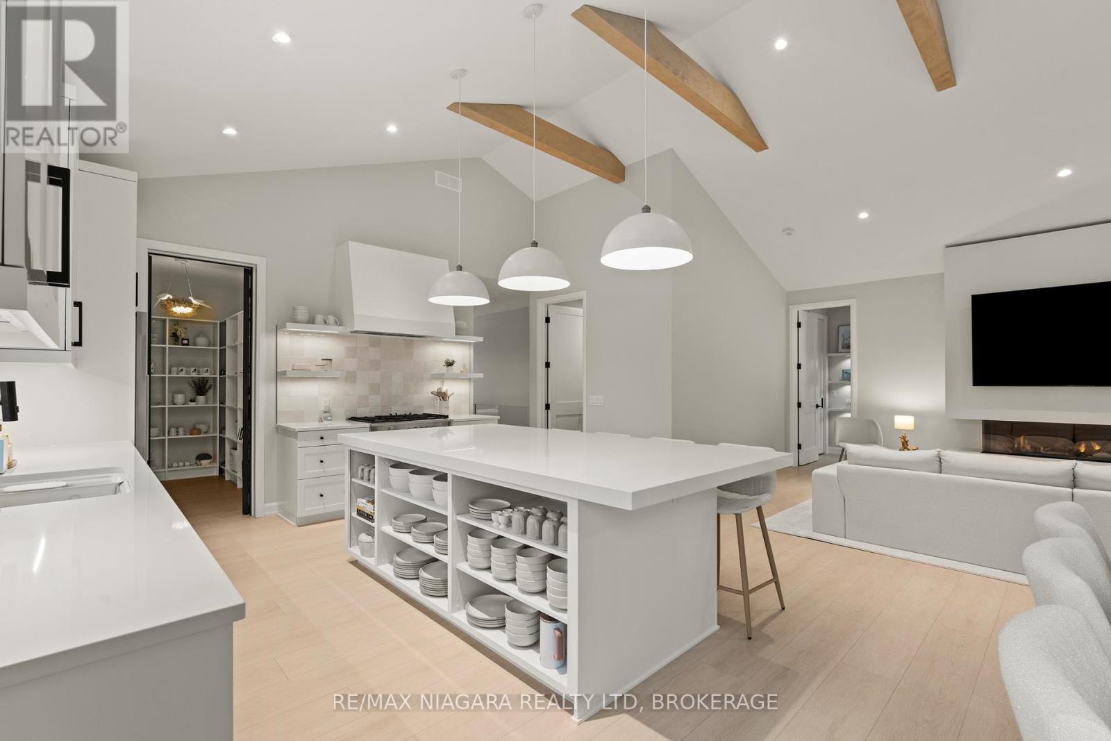 27 Maple Leaf Avenue S, Fort Erie (Ridgeway), Ontario  L0S 1N0 - Photo 8 - X12812750