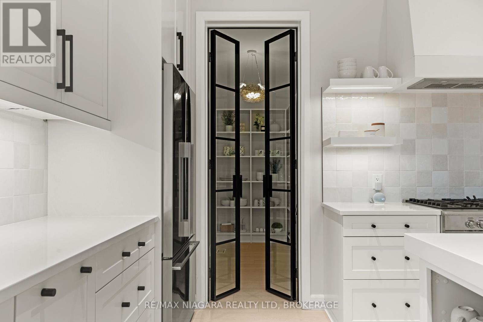 27 Maple Leaf Avenue S, Fort Erie (Ridgeway), Ontario  L0S 1N0 - Photo 9 - X12812750