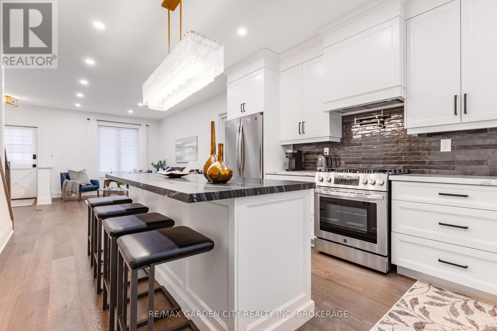 254 St Clair Boulevard, Hamilton, Ontario  L8M 2P2 - Photo 2 - X12812846