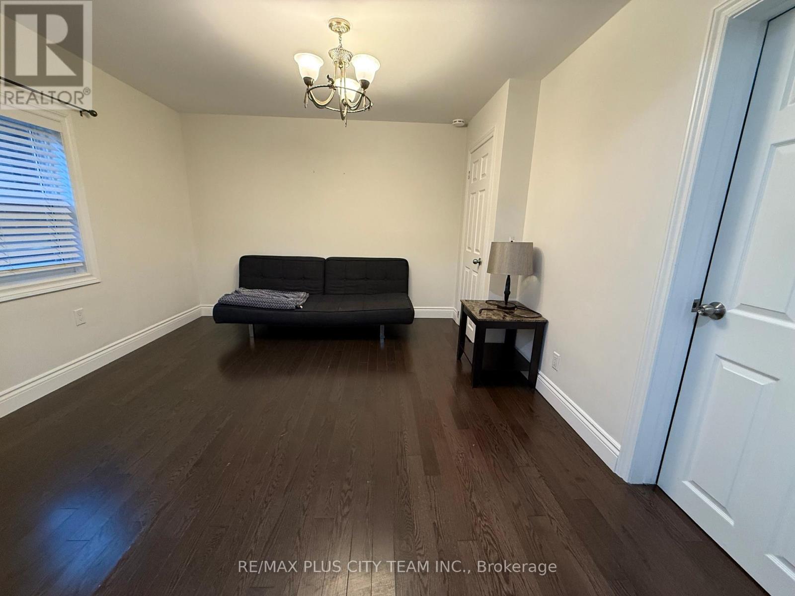 Main - 24 Poplar Avenue, Toronto, Ontario  M9B 3R2 - Photo 13 - W12811952