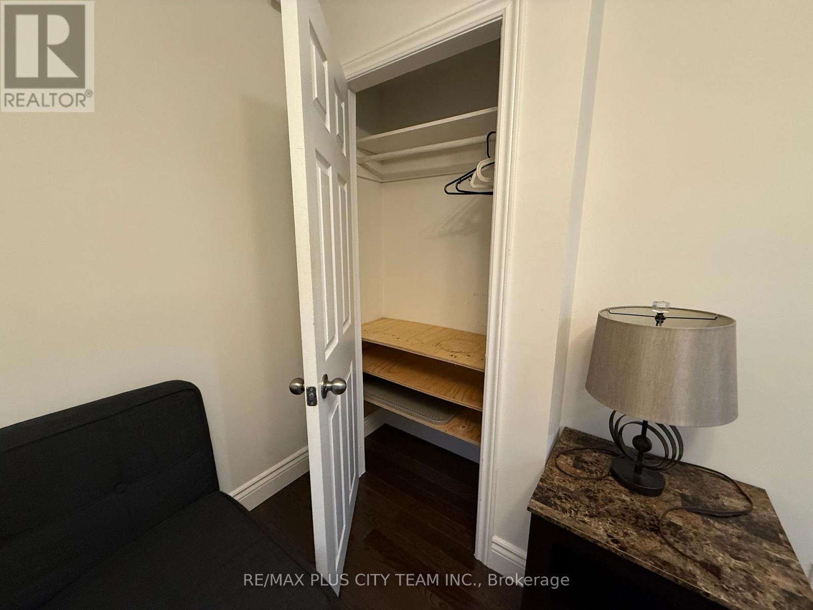 Main - 24 Poplar Avenue, Toronto, Ontario  M9B 3R2 - Photo 10 - W12811952