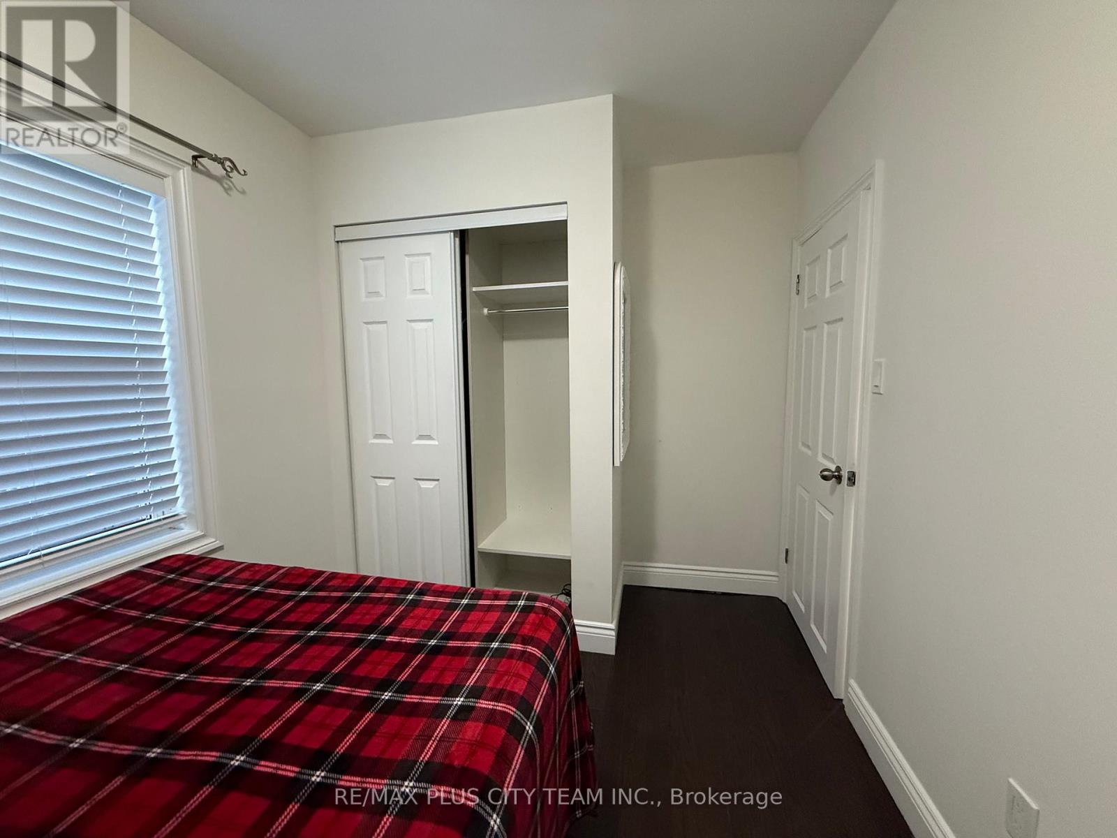 Main - 24 Poplar Avenue, Toronto, Ontario  M9B 3R2 - Photo 6 - W12811952