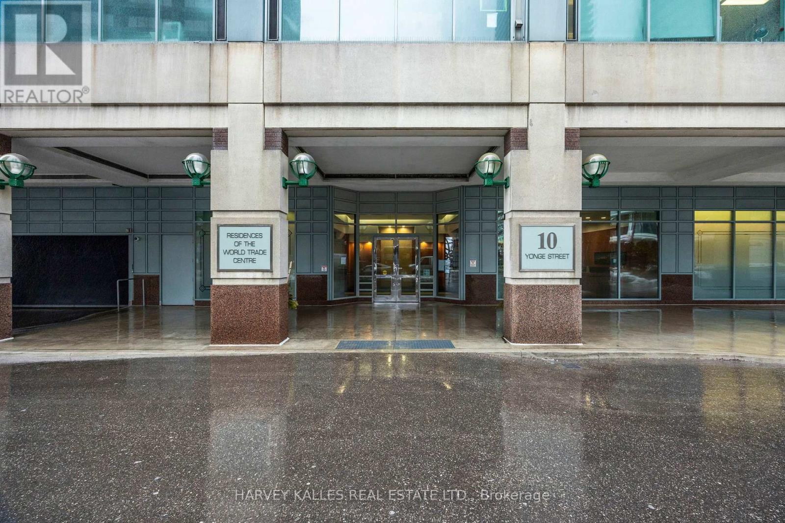 1805 - 10 Yonge Street, Toronto, Ontario  M5E 1R4 - Photo 3 - C12812818