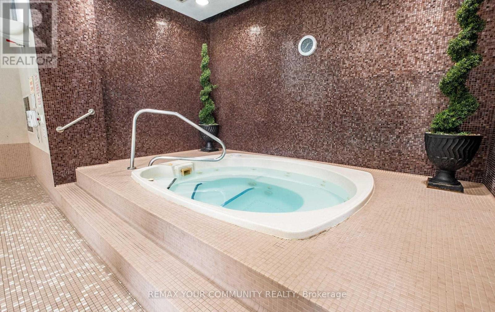 1310 - 18 Kenaston Gardens, Toronto (Bayview Village), Ontario  M2K 1G8 - Photo 11 - C12812838