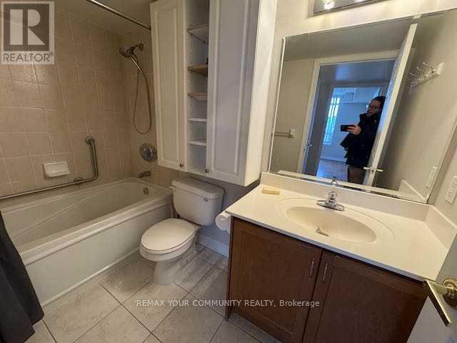 1310 - 18 Kenaston Gardens, Toronto (Bayview Village), Ontario  M2K 1G8 - Photo 5 - C12812838