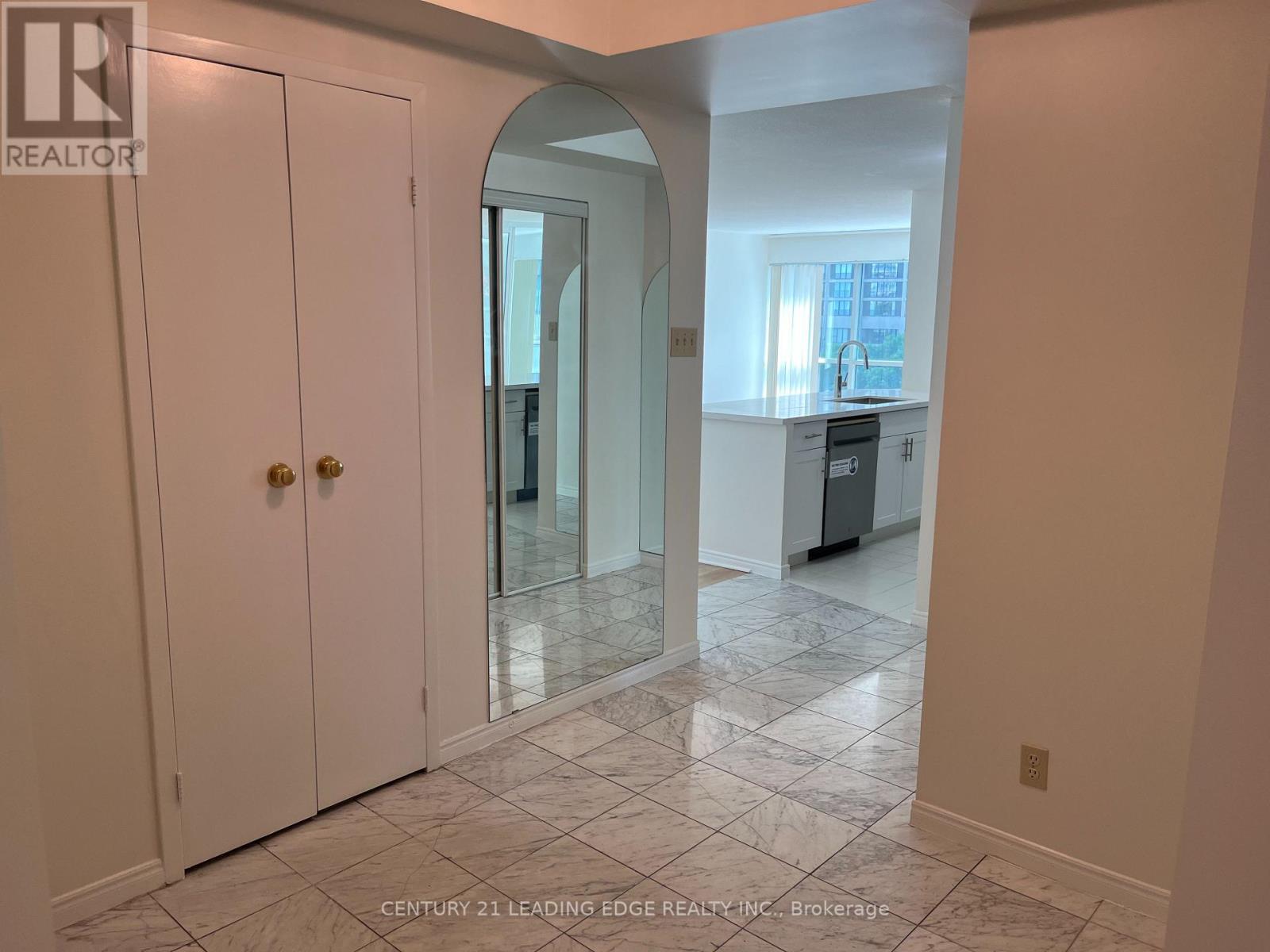 607 - 10 Queens Quay W, Toronto, Ontario  M5J 2R9 - Photo 2 - C12812940