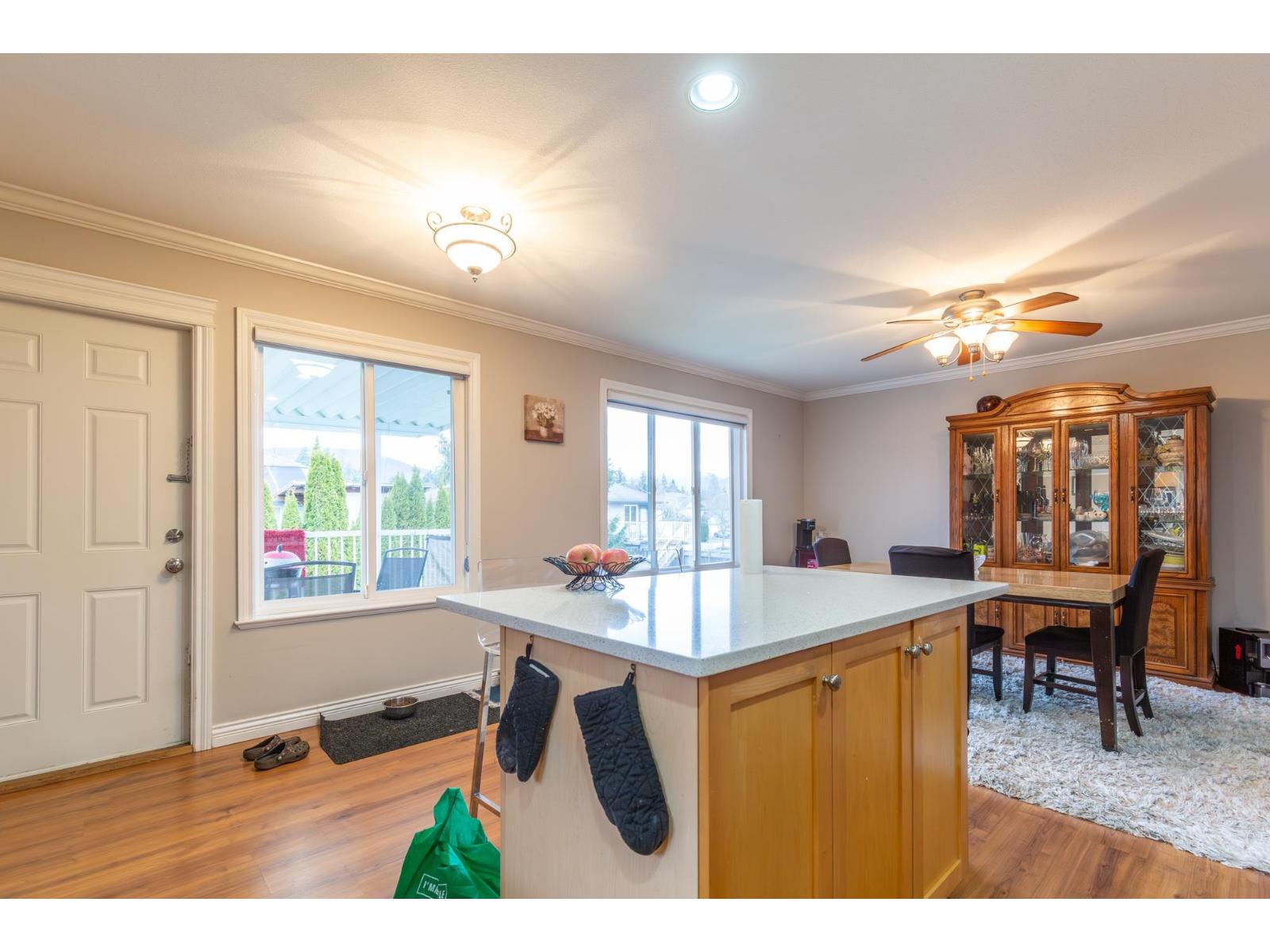 32967 Egglestone Avenue, Mission, British Columbia  V2V 7R7 - Photo 13 - R3092441