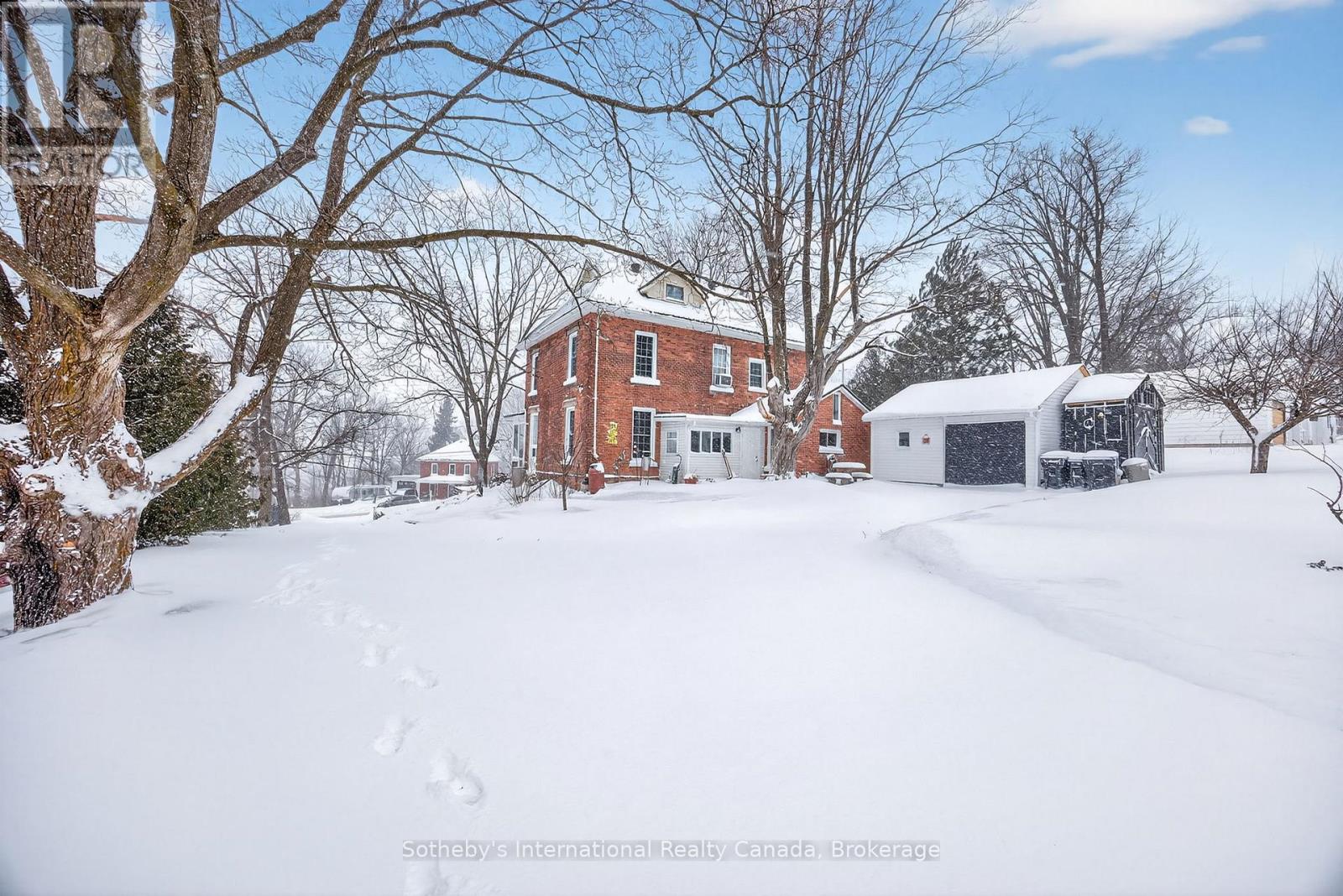 26 Robert Street E, Penetanguishene, Ontario  L9M 1K7 - Photo 4 - S12657176