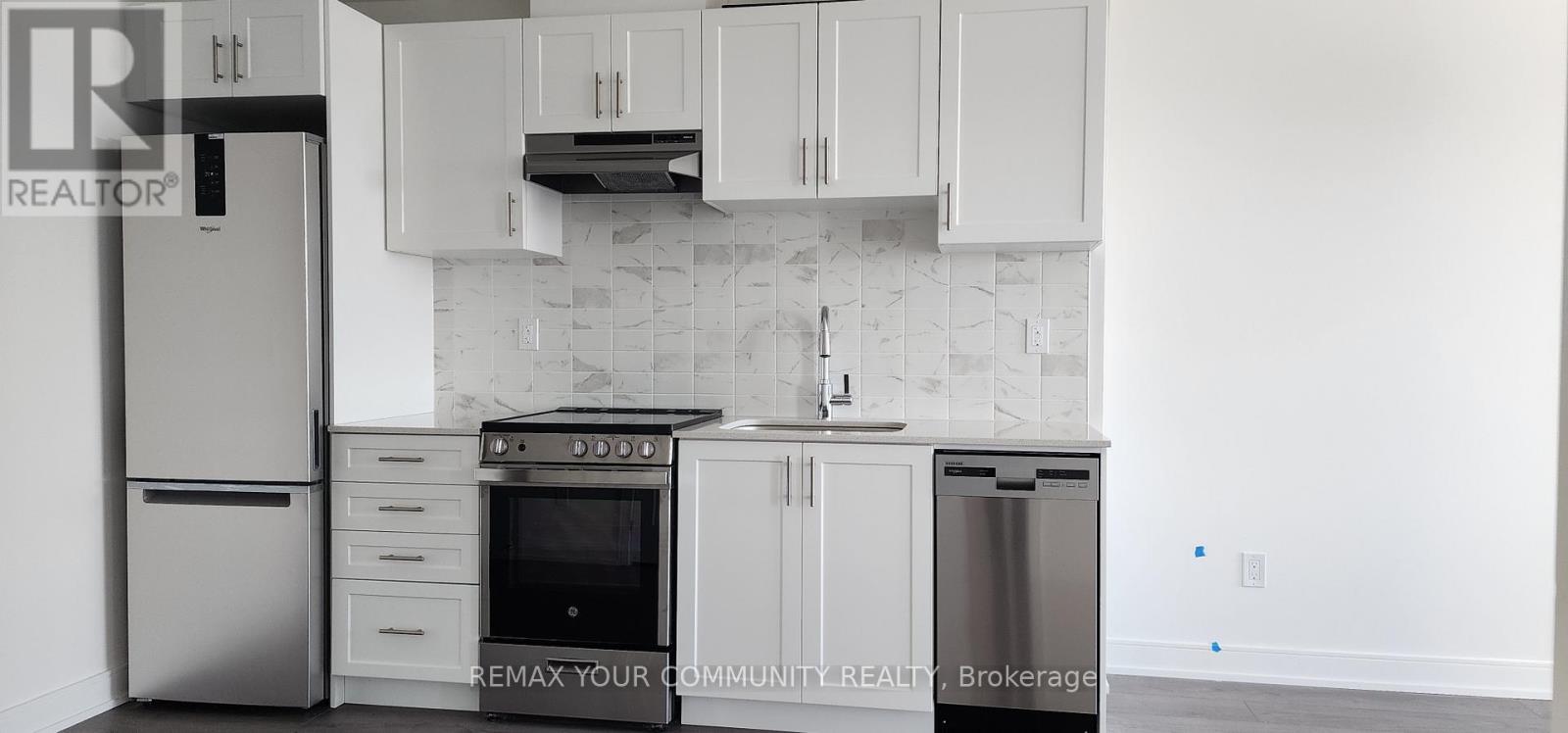 1102 - 705 Davis Drive, Newmarket (Huron Heights-Leslie Valley), Ontario  L3Y 0J1 - Photo 7 - N12812746