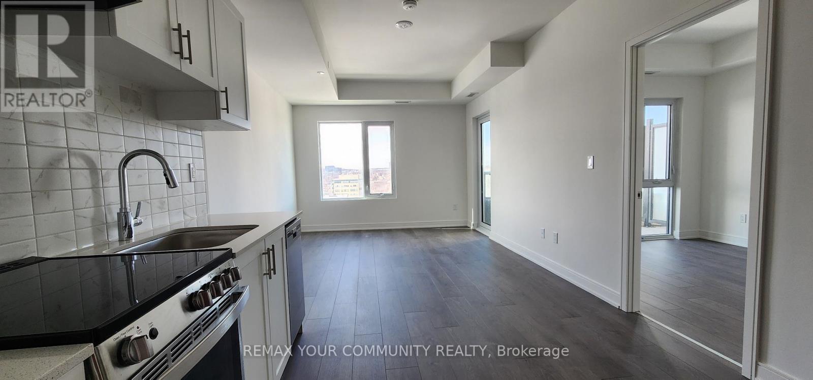 1102 - 705 Davis Drive, Newmarket (Huron Heights-Leslie Valley), Ontario  L3Y 0J1 - Photo 8 - N12812746