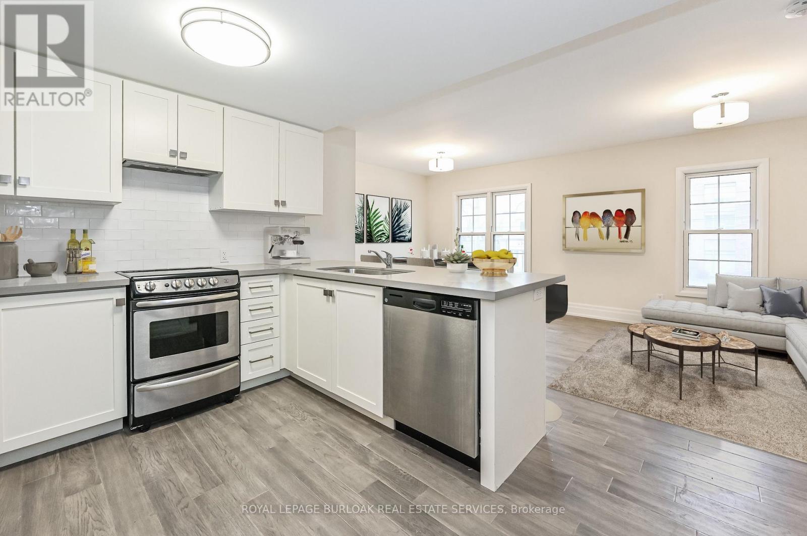 207 - 760 Lakeshore Road E, Mississauga, Ontario  L5E 1C7 - Photo 5 - W12803442