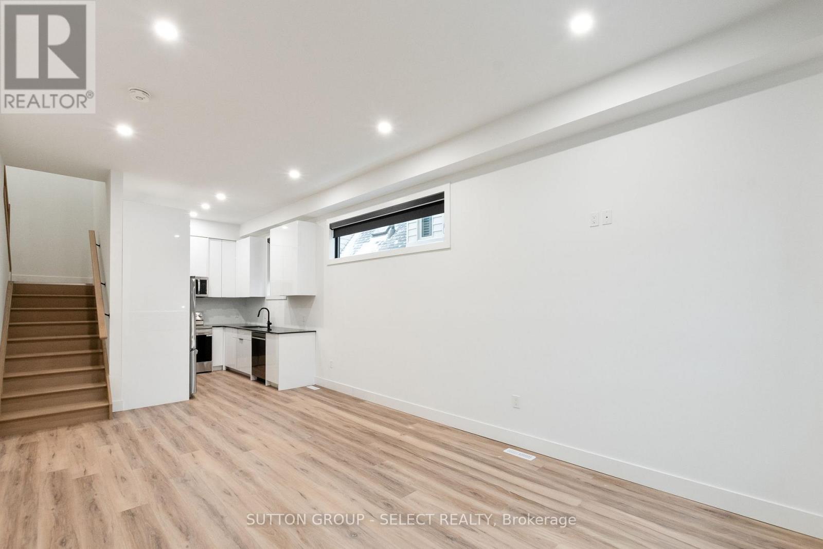 Photo 5 of 48 for 822 Maitland Street