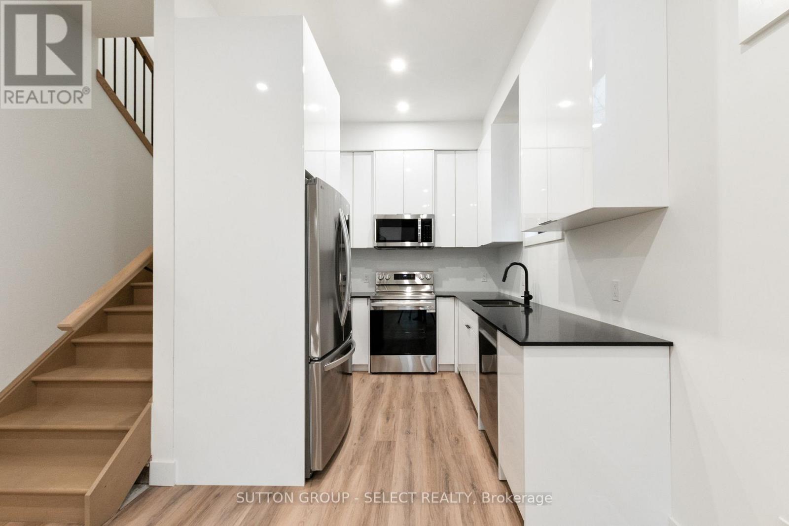 Photo 7 of 48 for 822 Maitland Street