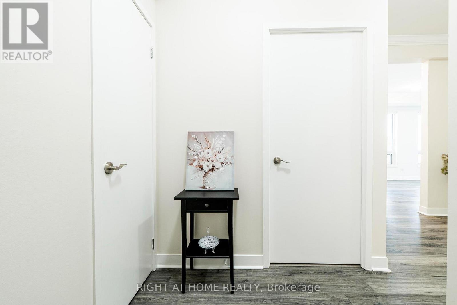 1402 - 840 Queens Plate Drive, Toronto, Ontario  M9W 0E7 - Photo 3 - W12812744