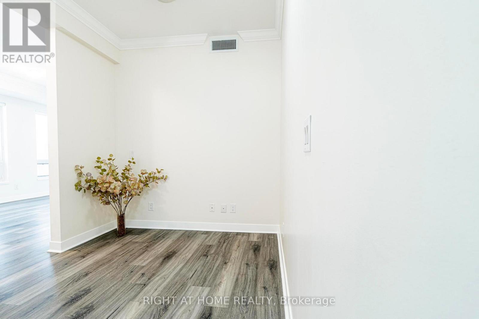 1402 - 840 Queens Plate Drive, Toronto, Ontario  M9W 0E7 - Photo 4 - W12812744