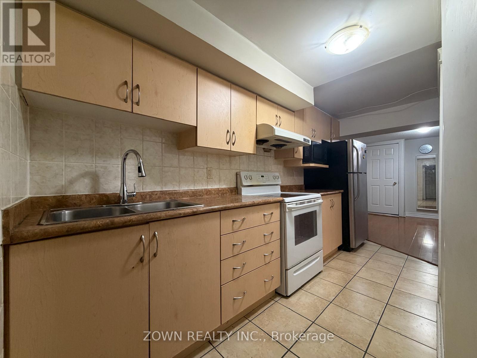 45 Nottingham Crescent, Brampton, Ontario  L6S 4G3 - Photo 10 - W12812768