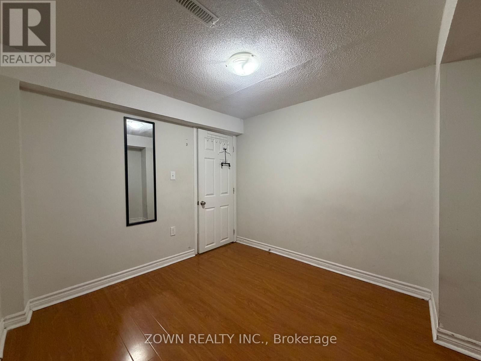 45 Nottingham Crescent, Brampton, Ontario  L6S 4G3 - Photo 12 - W12812768