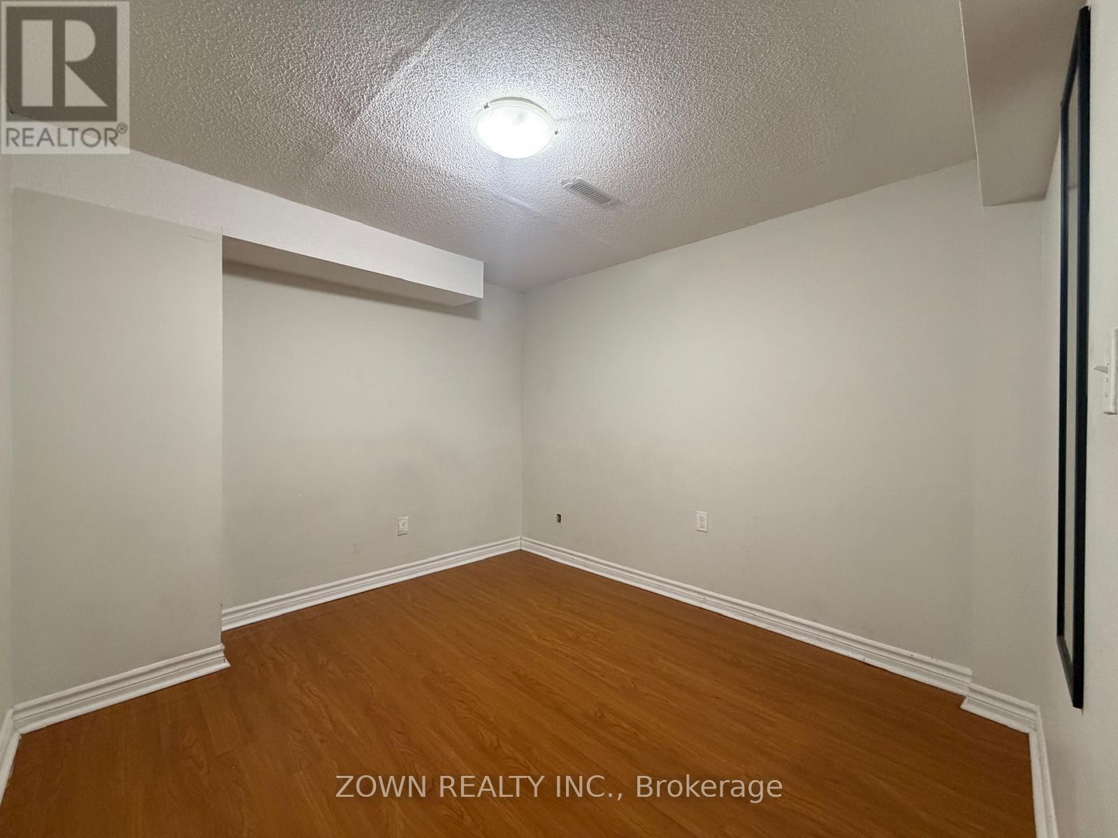 45 Nottingham Crescent, Brampton, Ontario  L6S 4G3 - Photo 13 - W12812768