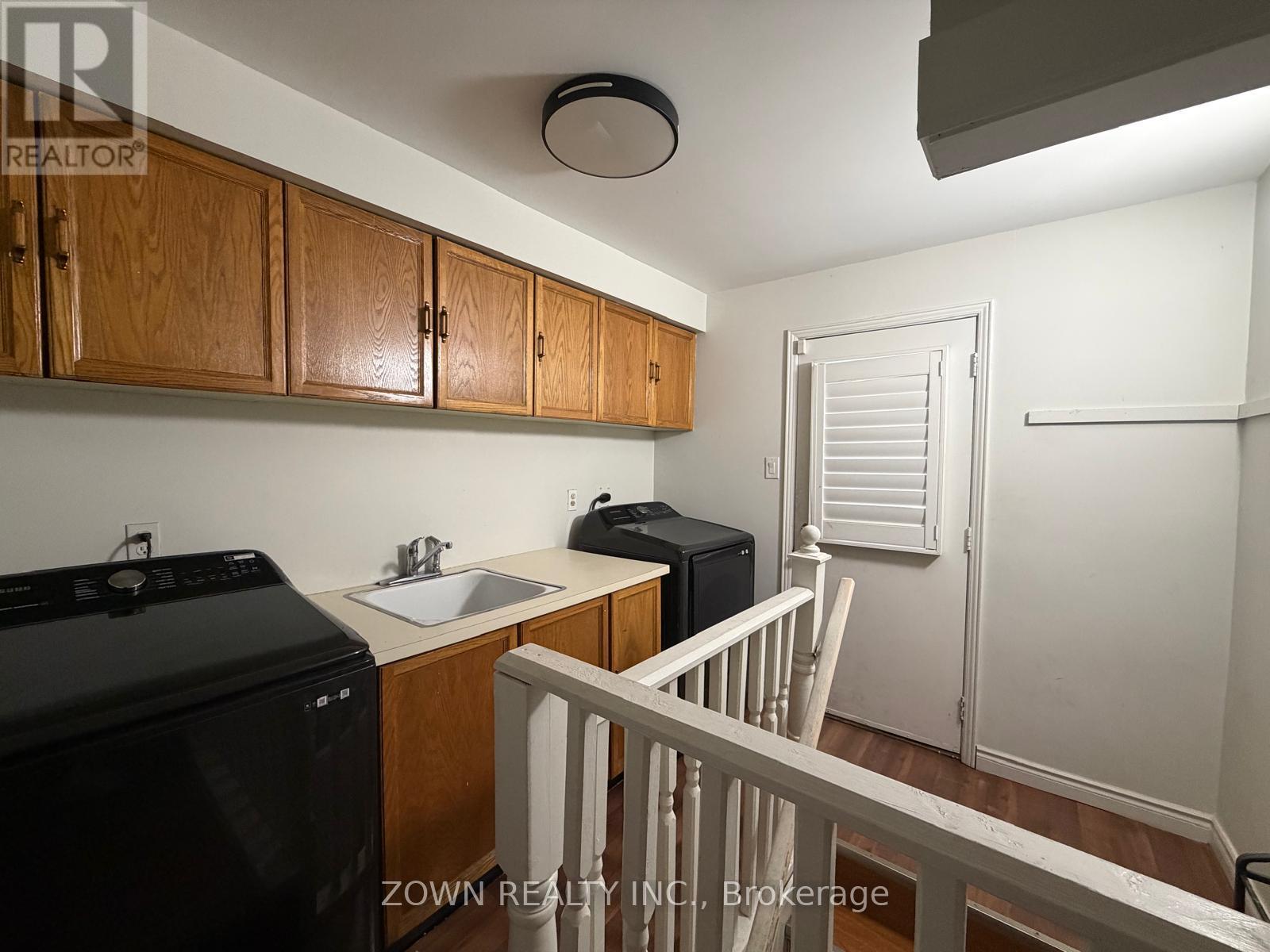 45 Nottingham Crescent, Brampton, Ontario  L6S 4G3 - Photo 5 - W12812768