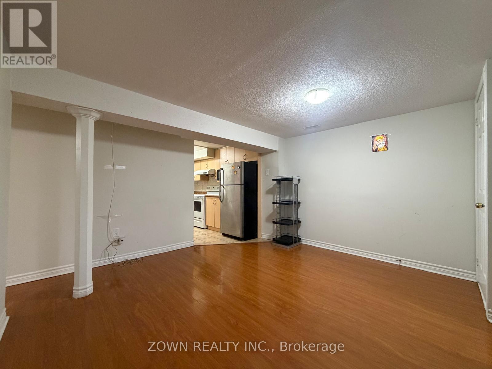 45 Nottingham Crescent, Brampton, Ontario  L6S 4G3 - Photo 9 - W12812768