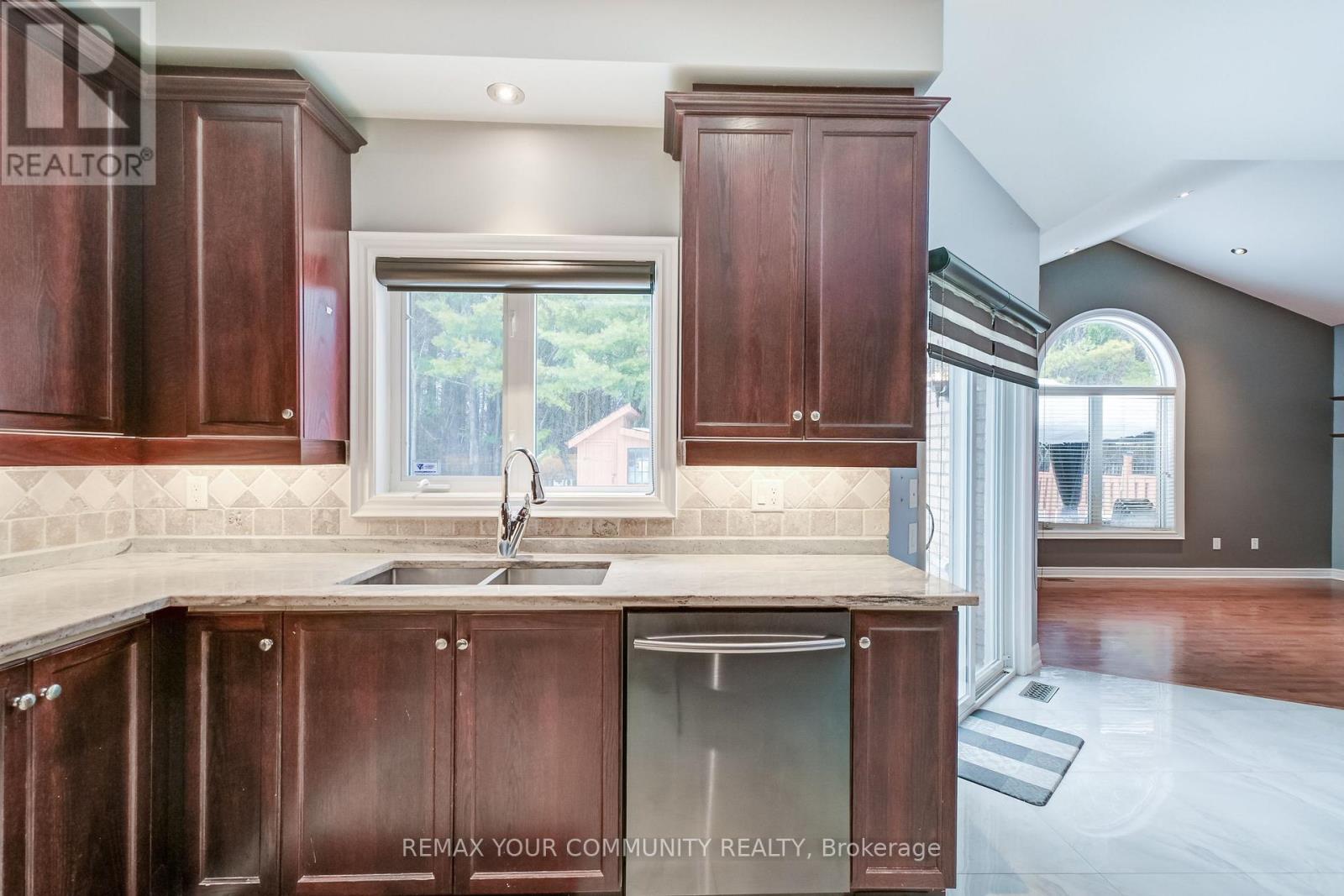 88 Castelli Court, Caledon, Ontario  L7E 2T8 - Photo 13 - W12812772