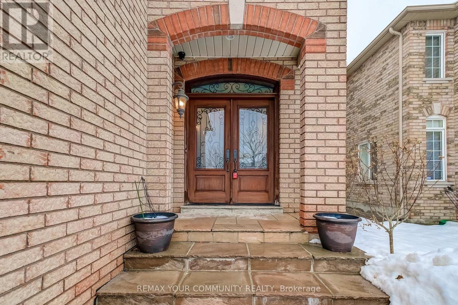 88 Castelli Court, Caledon, Ontario  L7E 2T8 - Photo 2 - W12812772