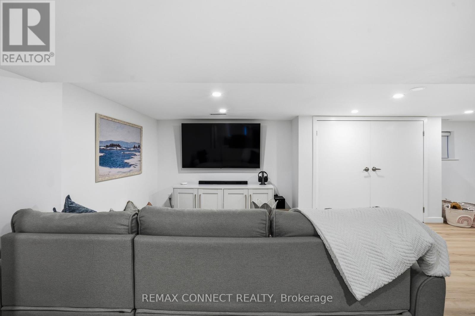 60 Woodbury Road, Toronto, Ontario  M8W 1X7 - Photo 32 - W12812774