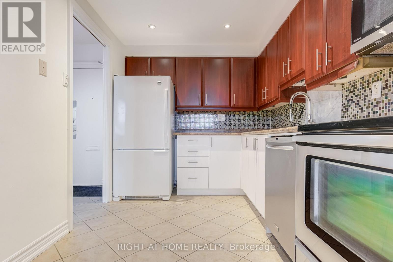 802 - 551 The West Mall, Toronto, Ontario  M9C 1G7 - Photo 14 - W12812778