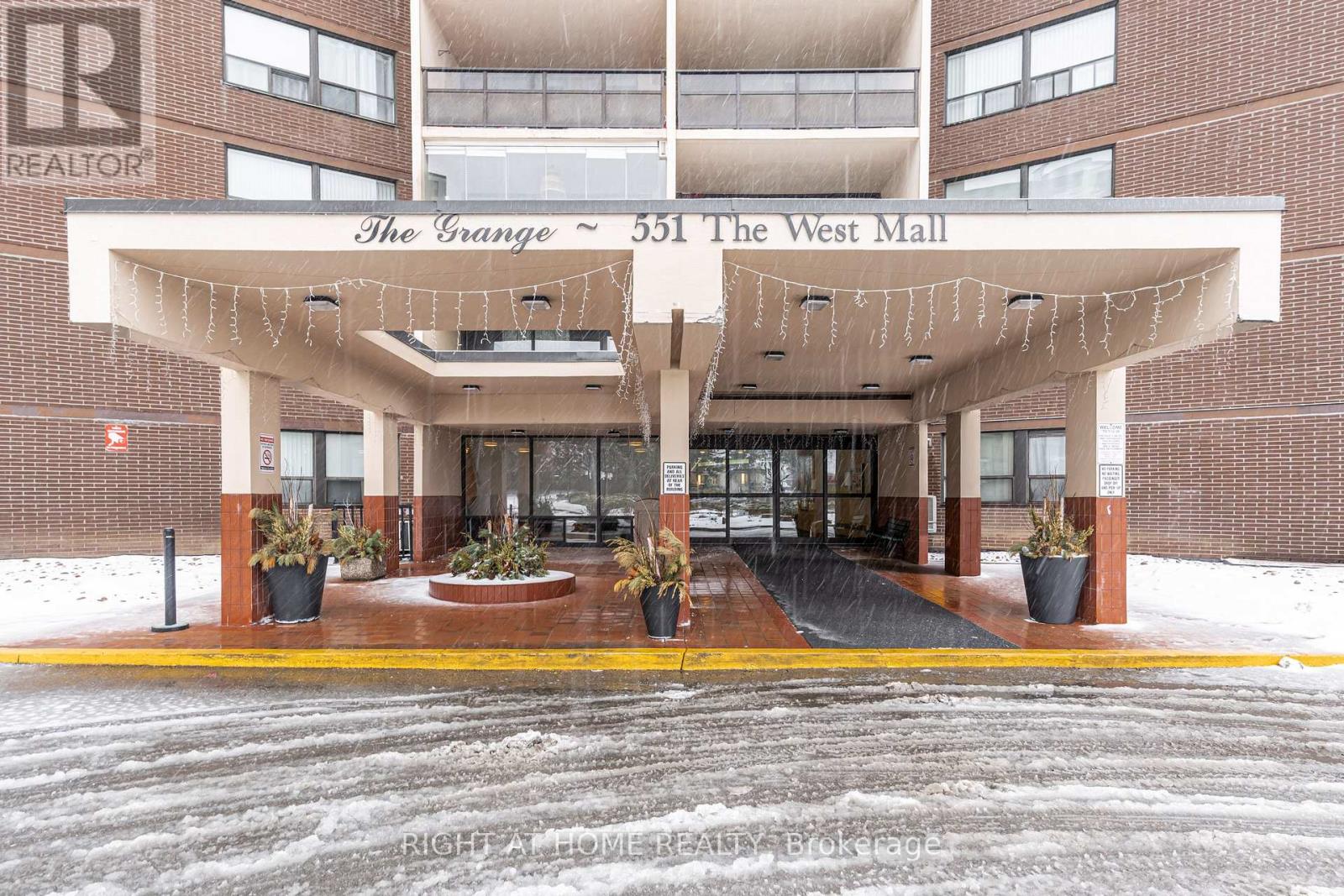 802 - 551 The West Mall, Toronto, Ontario  M9C 1G7 - Photo 2 - W12812778