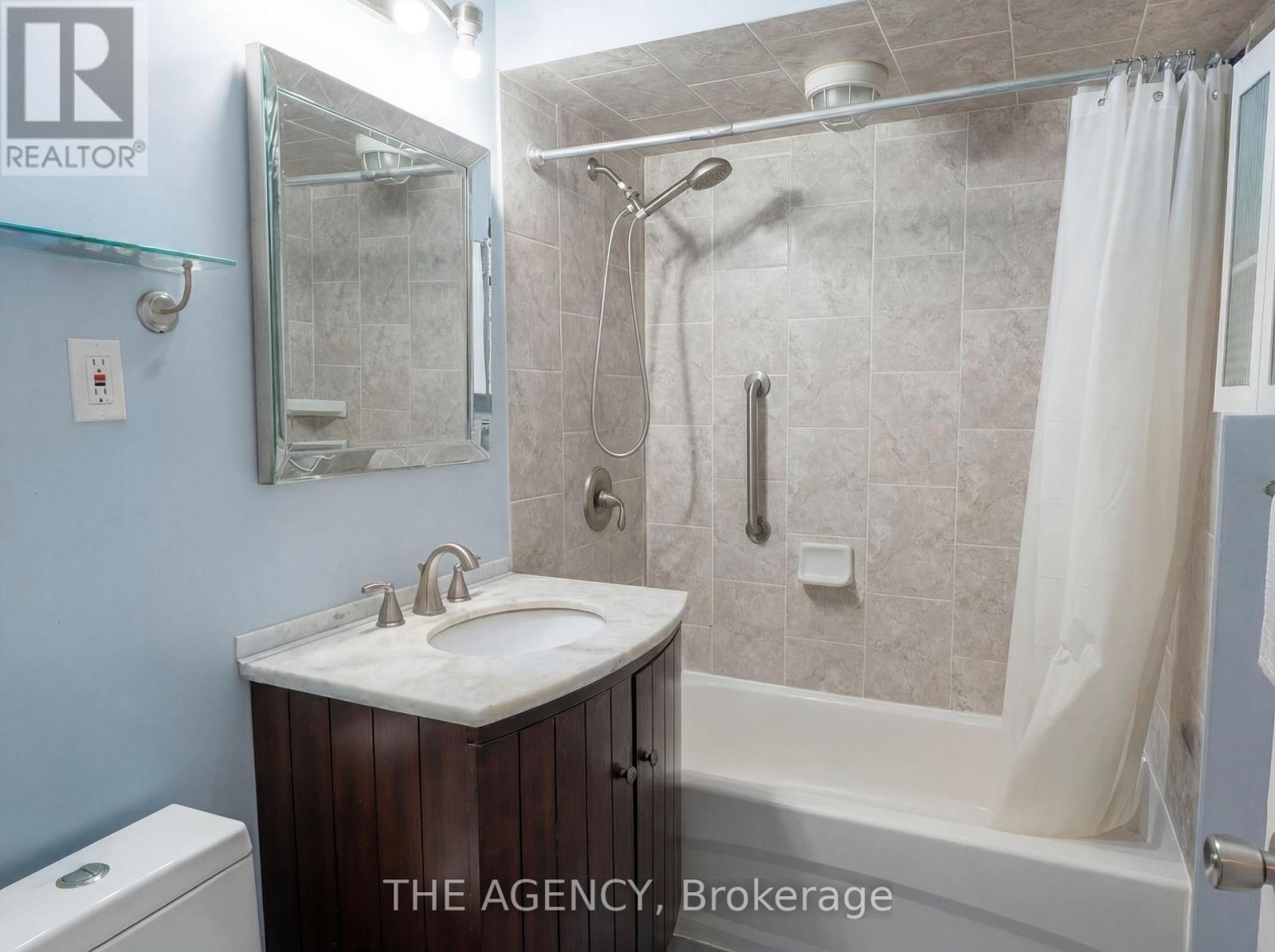 65 Cloverdale Drive, Brampton, Ontario  L6T 2T5 - Photo 13 - W12812782