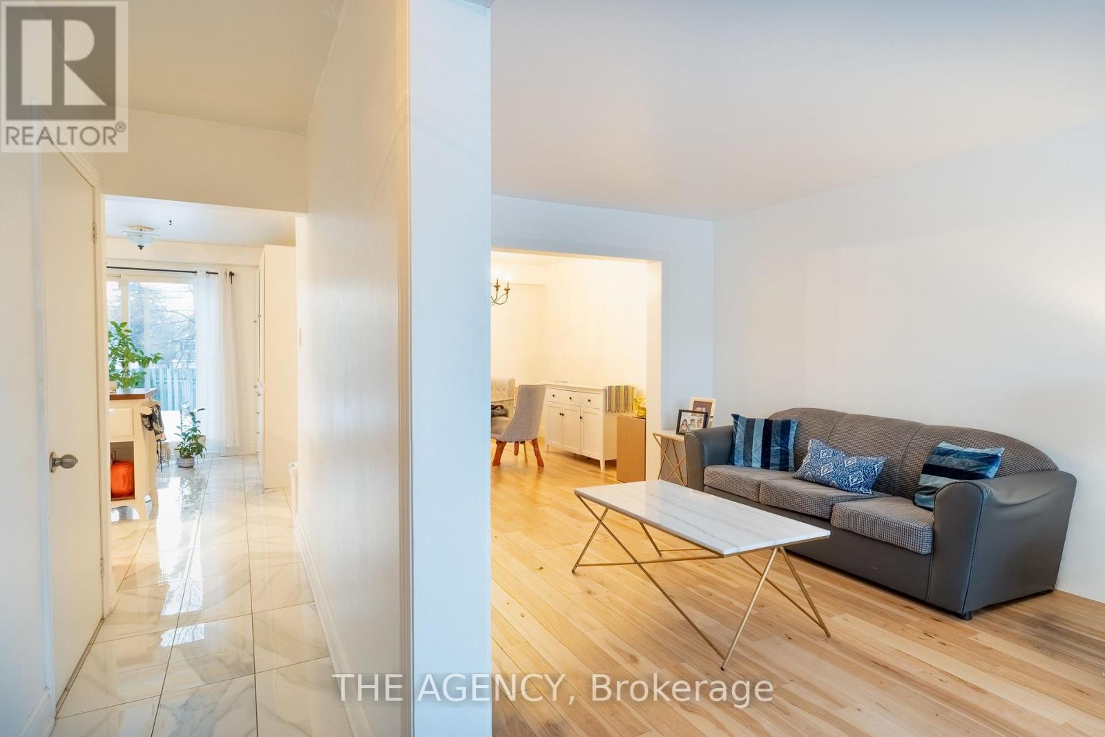 65 Cloverdale Drive, Brampton, Ontario  L6T 2T5 - Photo 8 - W12812782