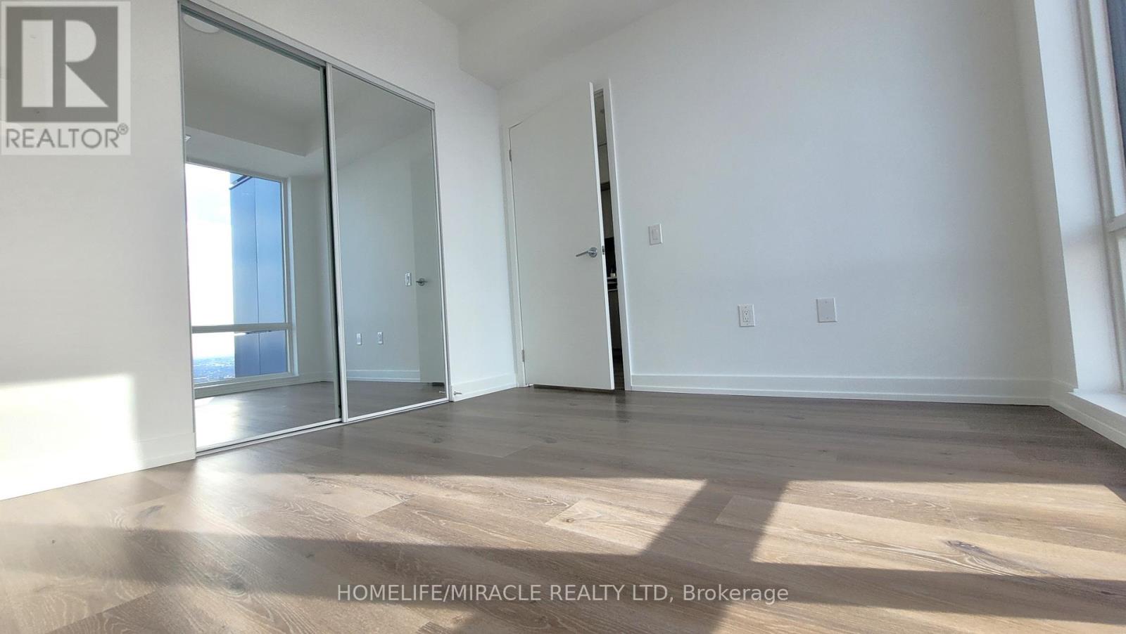 4709 - 395 Square One Drive, Mississauga, Ontario  L5B 0P6 - Photo 14 - W12812826