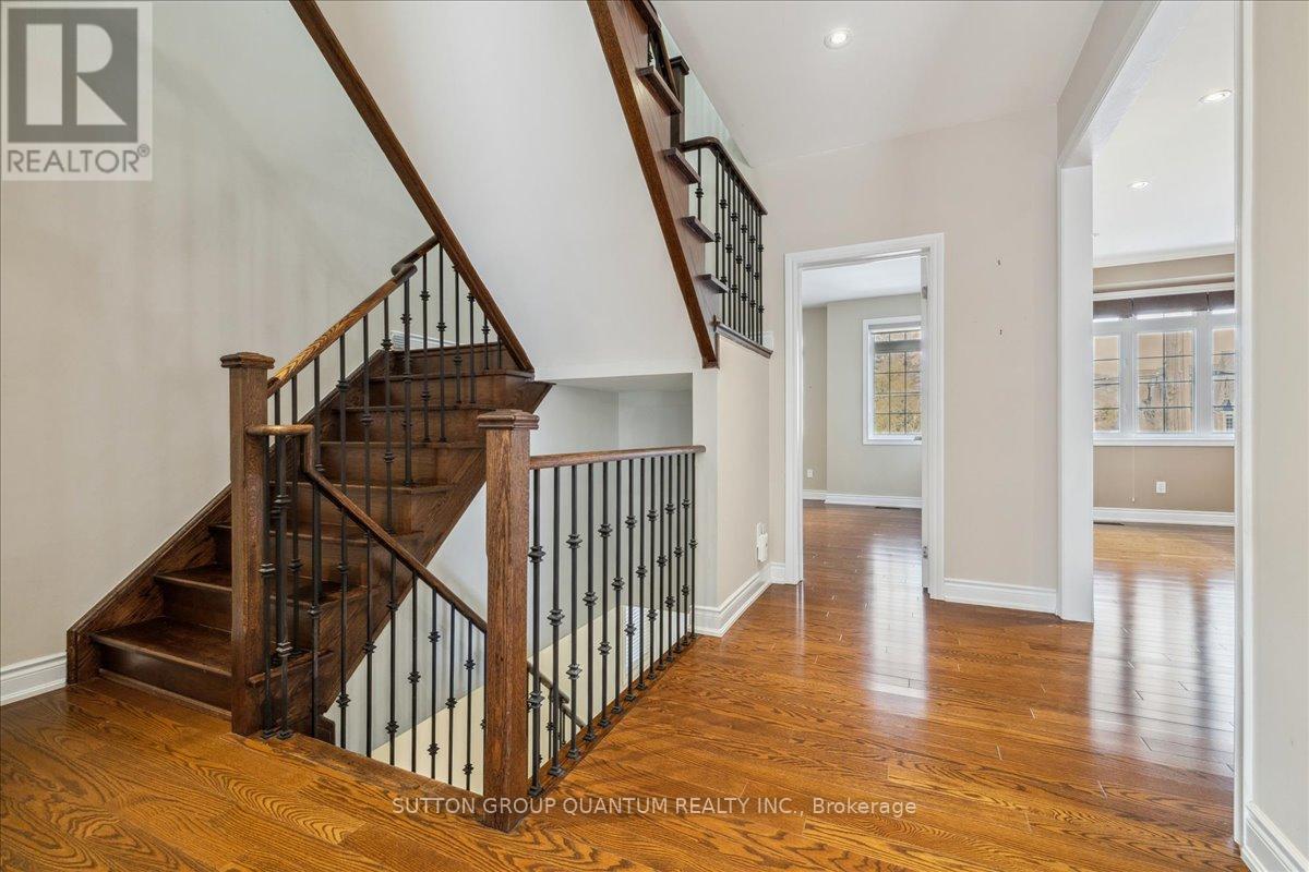 32 Harborn Road, Mississauga, Ontario  L5B 1A4 - Photo 18 - W12812832