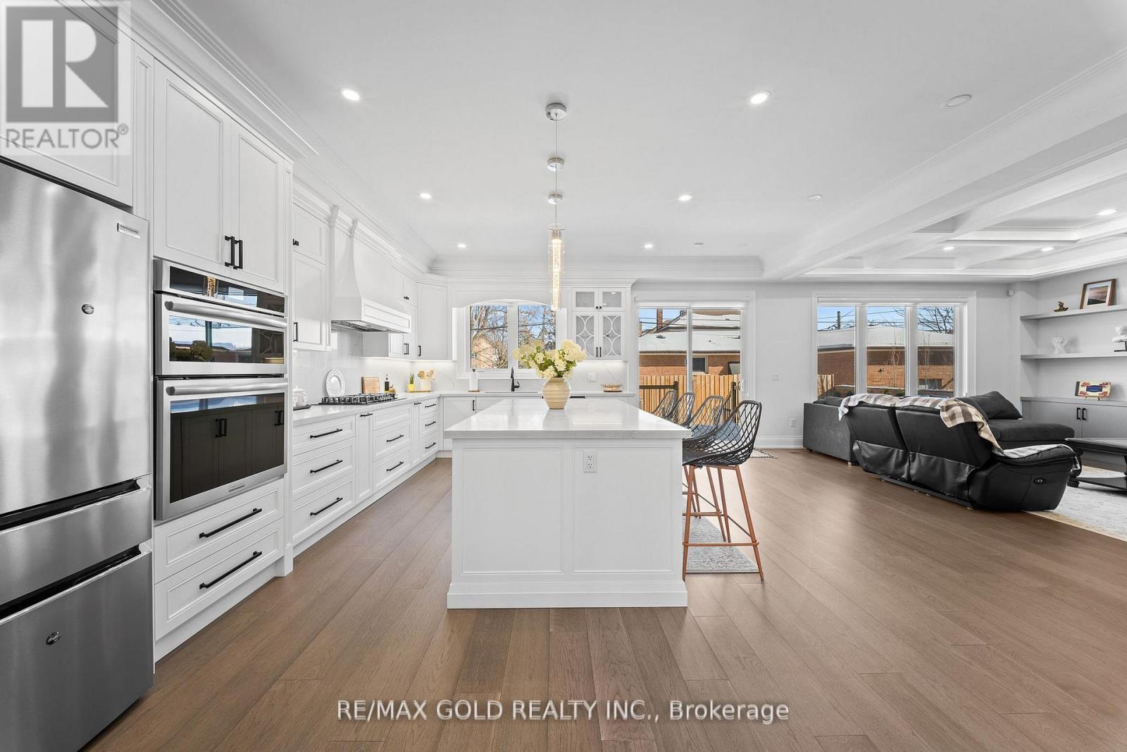 99 Twenty Seventh Street, Toronto, Ontario  M8W 2X6 - Photo 8 - W12812840