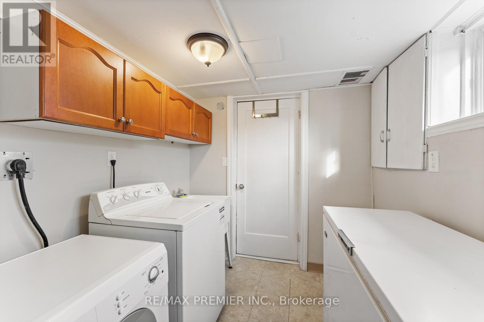 1013 Briar Hill Avenue, Toronto, Ontario  M6B 1M6 - Photo 28 - W12812856