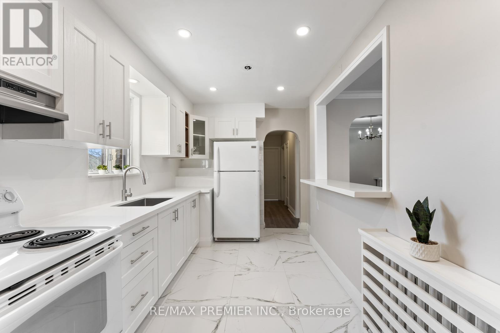 1013 Briar Hill Avenue, Toronto, Ontario  M6B 1M6 - Photo 4 - W12812856