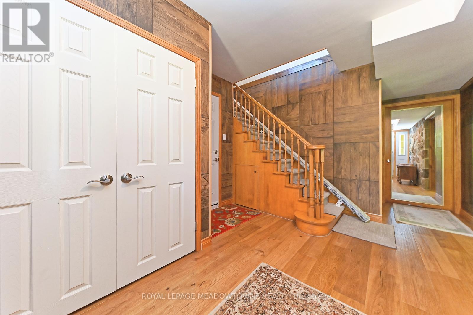 4 Ann Street, Halton Hills, Ontario  L7G 2V2 - Photo 8 - W12812886