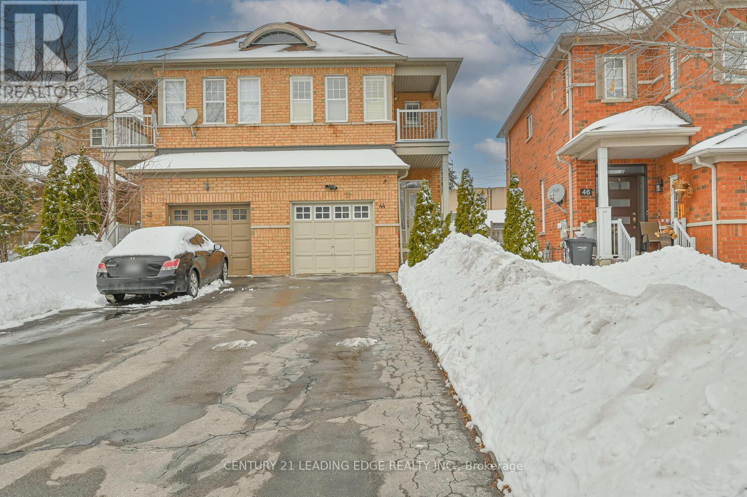 44 Deepcoral Court, Brampton, Ontario  L6V 4P7 - Photo 3 - W12812960