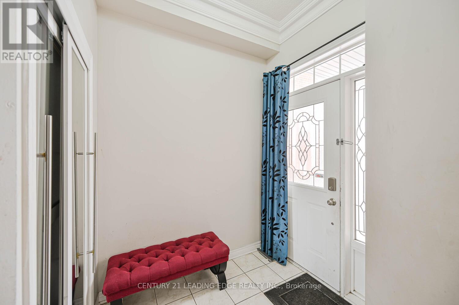 44 Deepcoral Court, Brampton, Ontario  L6V 4P7 - Photo 5 - W12812960